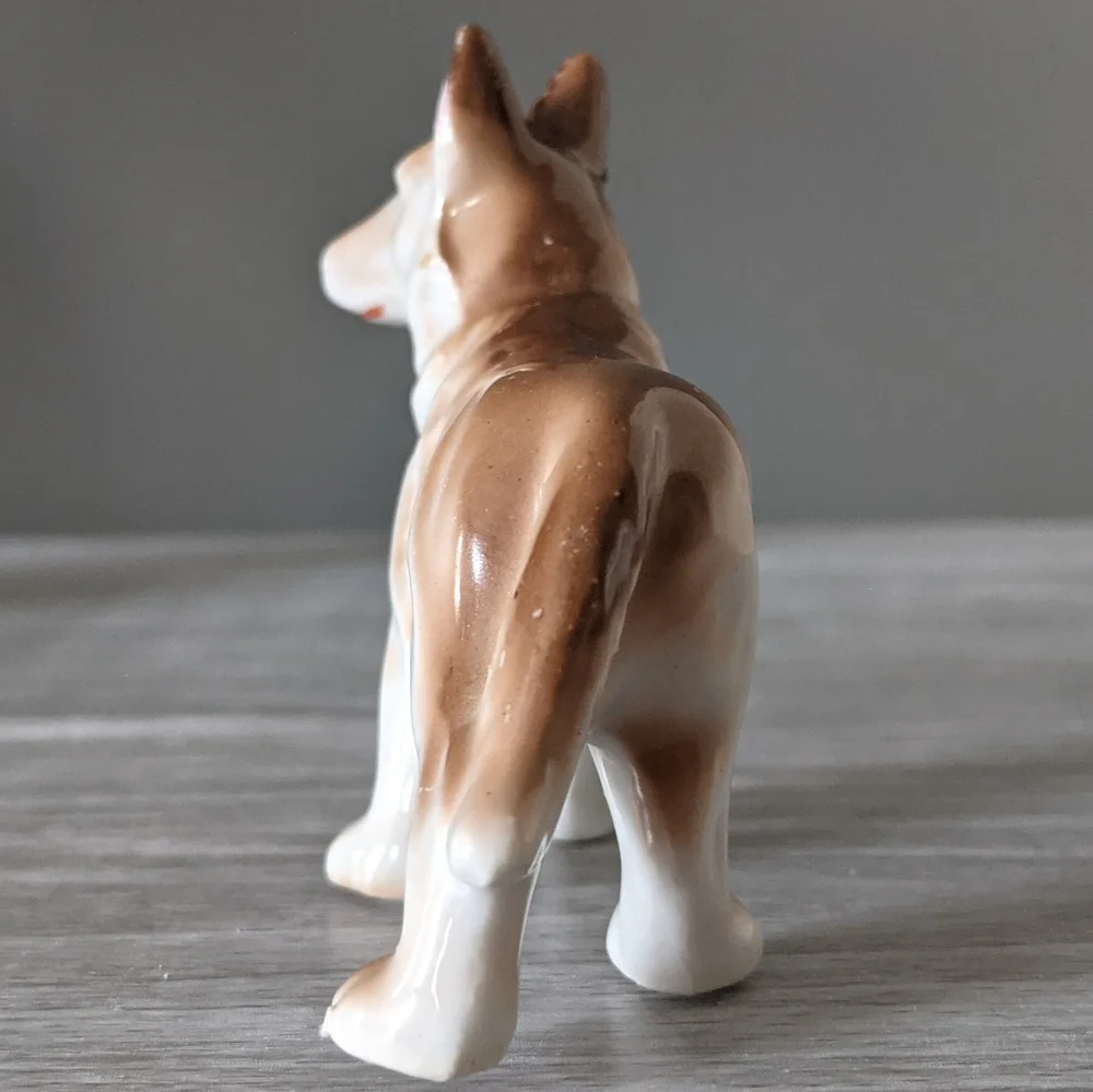 Vintage German Shepherd or Corgi Figurine
